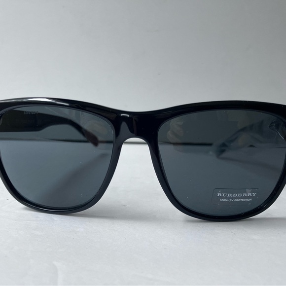 Burberry Sunglasses New with Case - Picture 13 of 16
